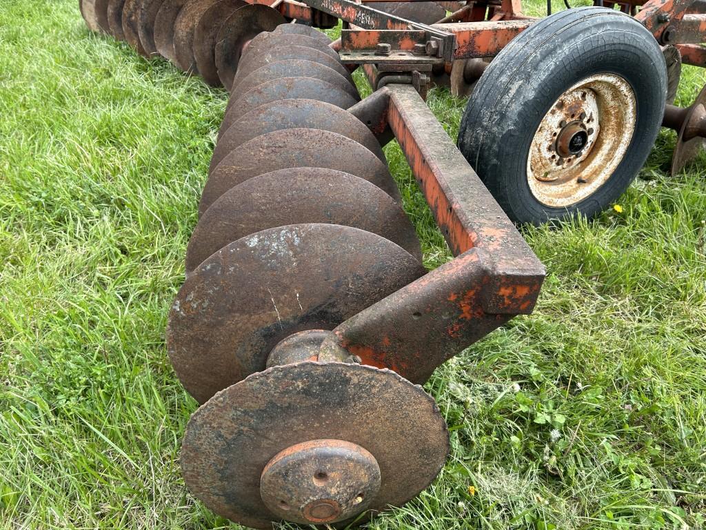 ALLIS CHALMERS 15' DISC, REAR HITCH, SOME CRACKED DISCS