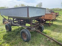 BERY HOWARD GRAVITY WAGON, APPROX. 175 BU., MODEL 60