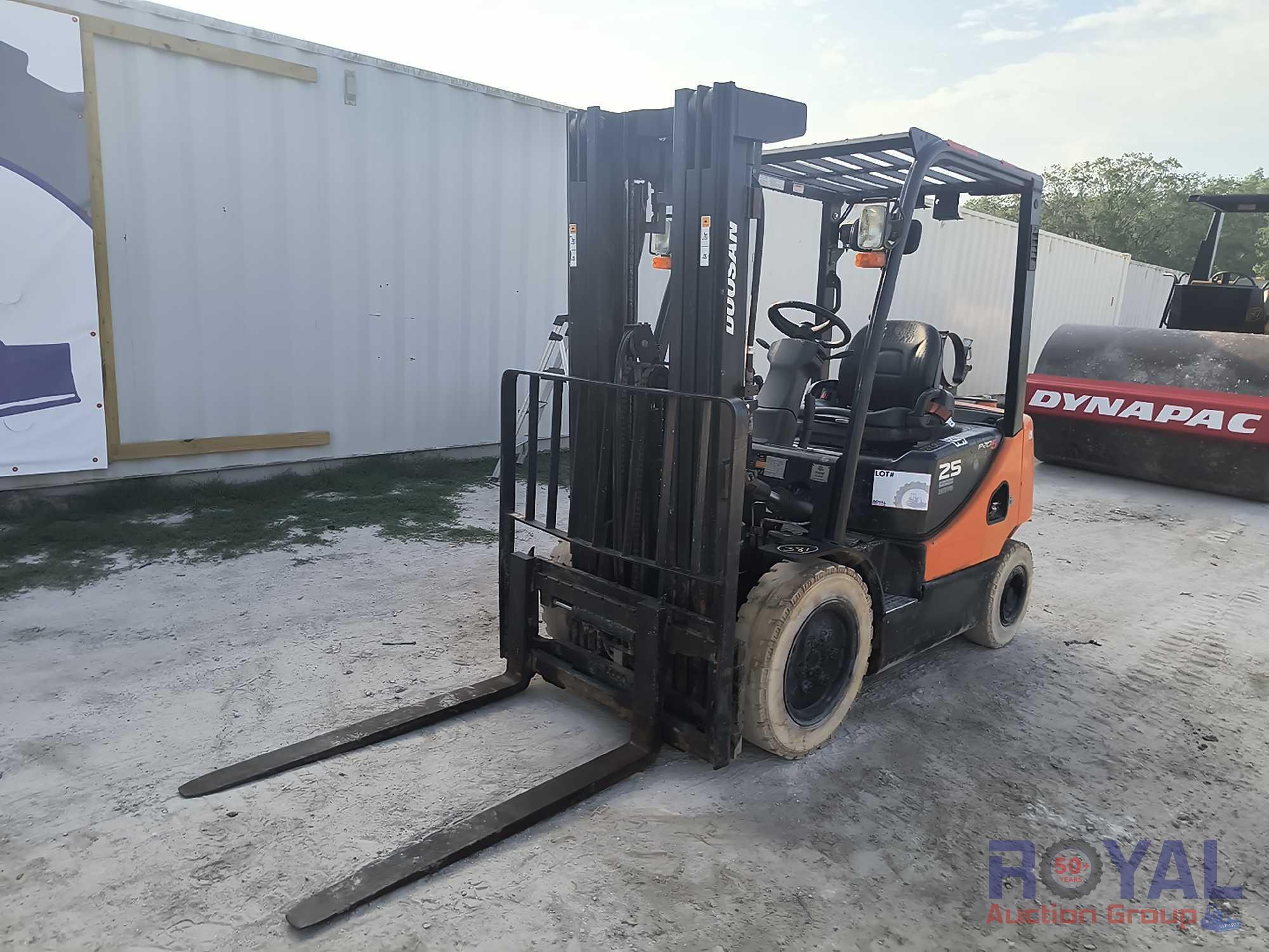 2018 Doosan 25P-5 LP Gas Pneumatic Tire Forklift