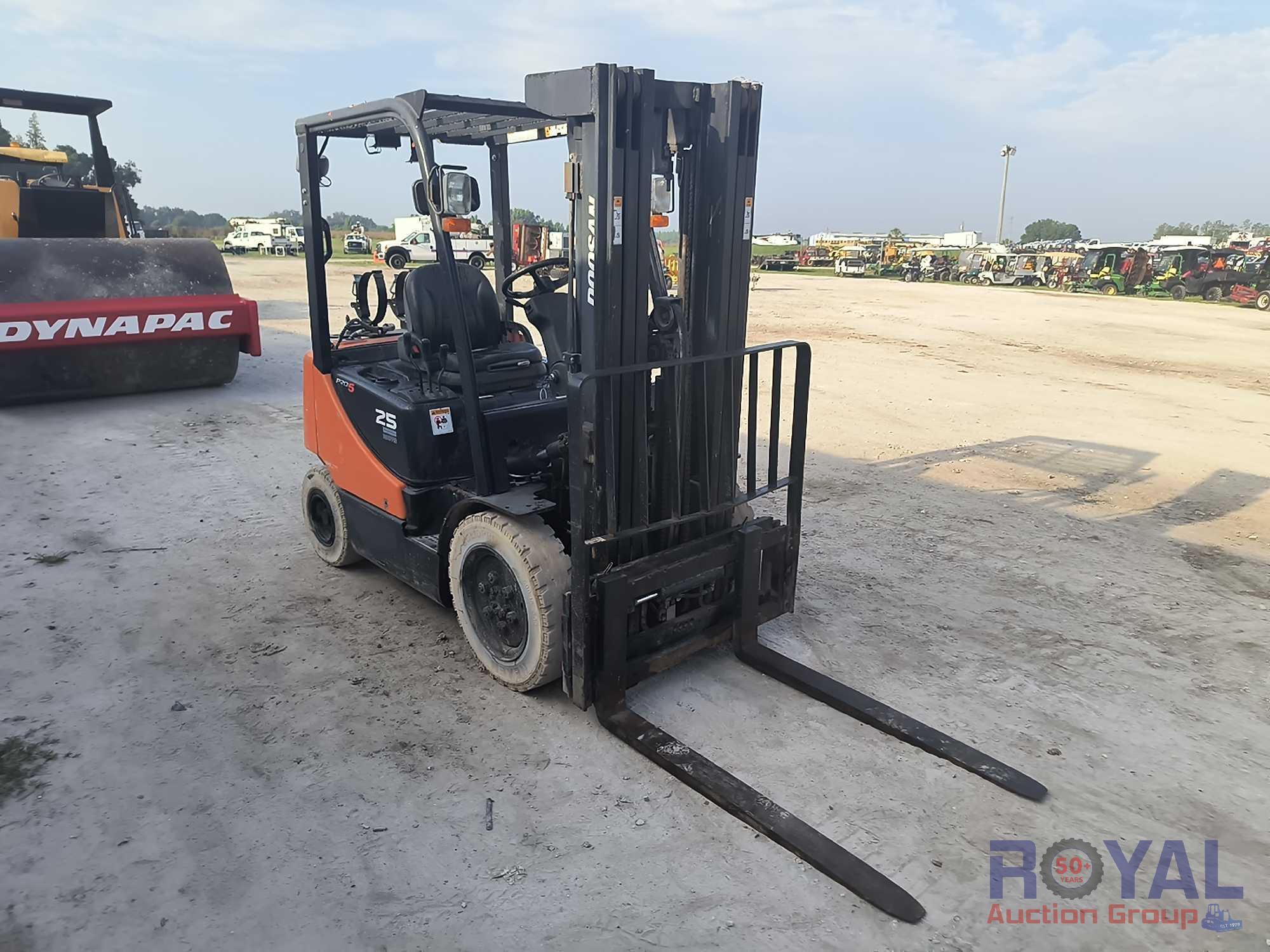 2018 Doosan 25P-5 LP Gas Pneumatic Tire Forklift