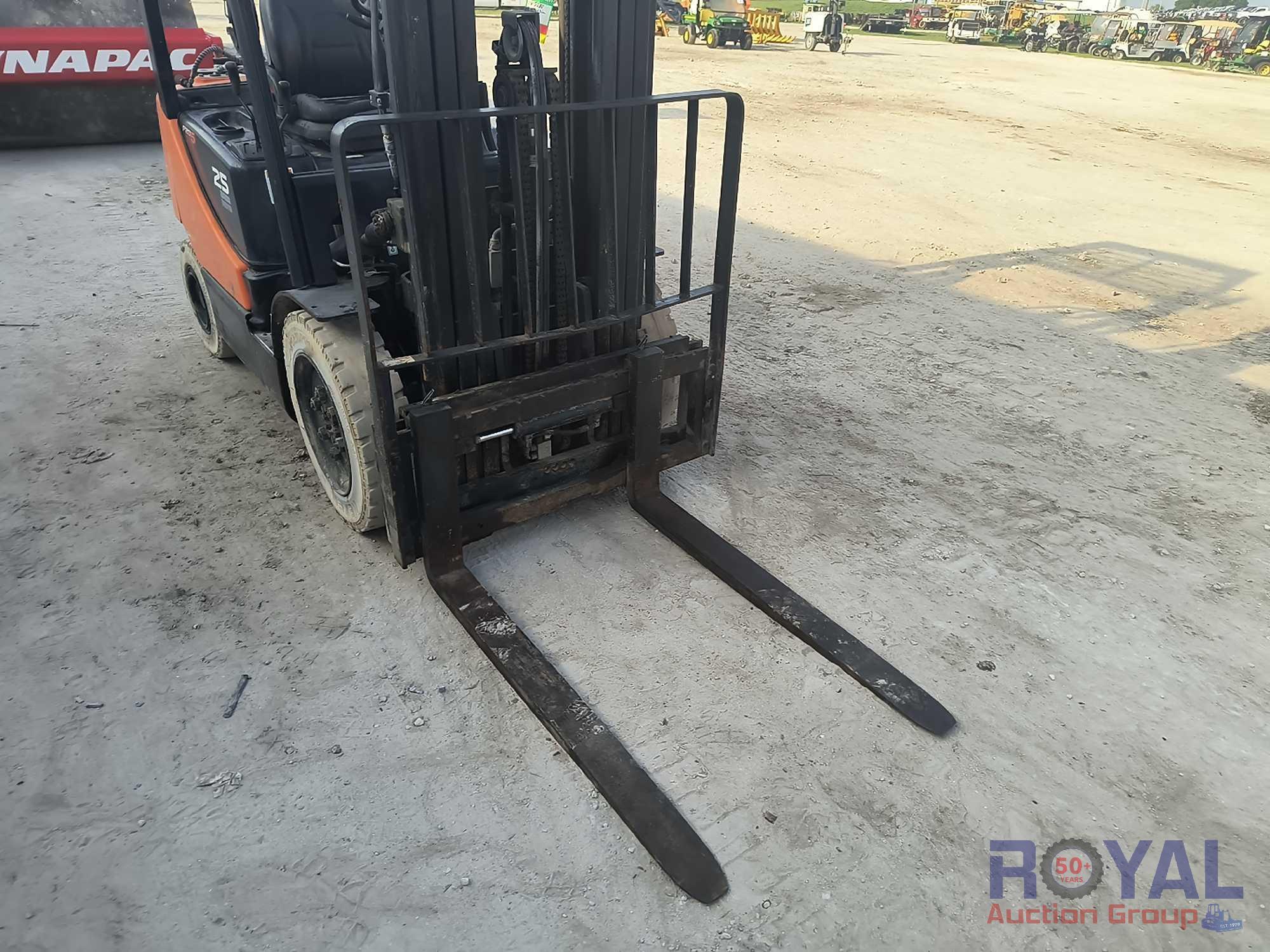 2018 Doosan 25P-5 LP Gas Pneumatic Tire Forklift