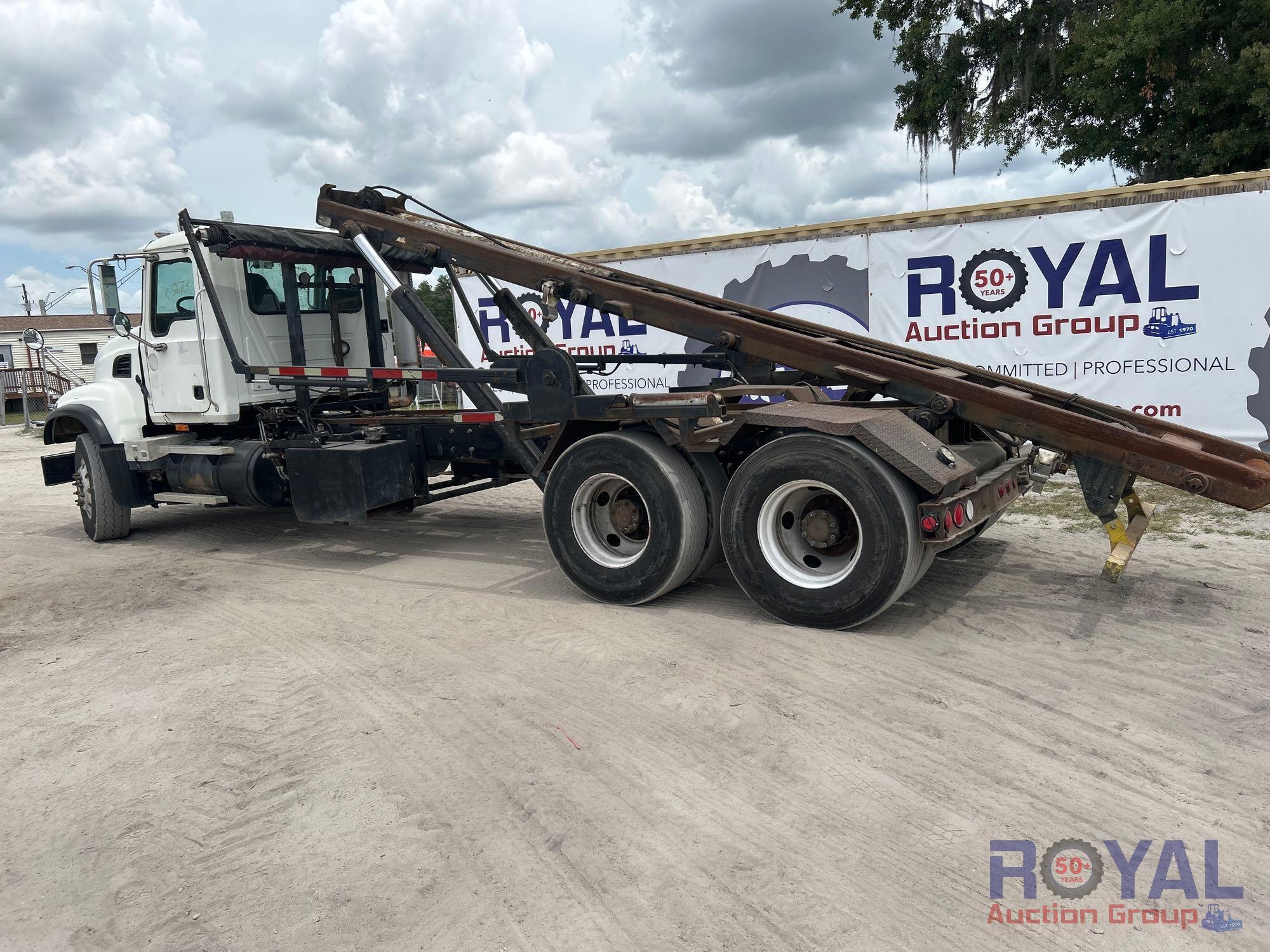 2005 Mack CV713 Galbreath U5-OR-174 Tandem Rolloff Truck