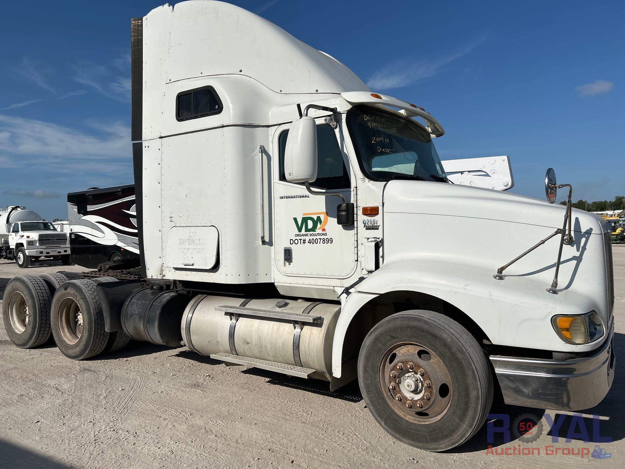 2005 International 9200i T/A Sleeper Truck Tractor