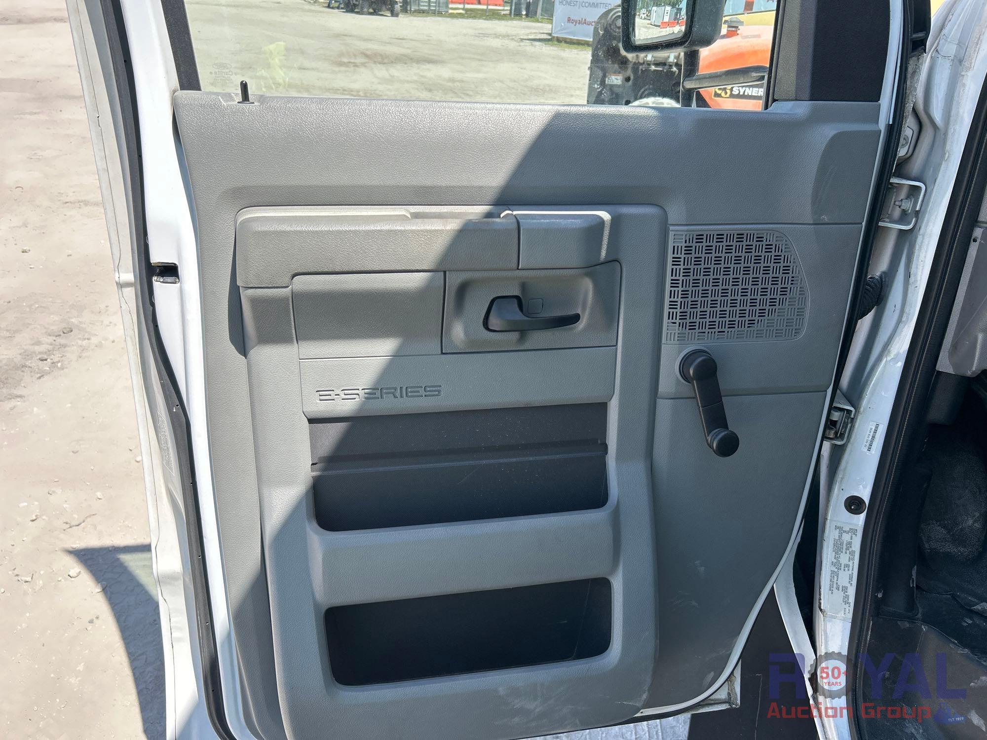 2013 Ford E350 15 Passenger Bus