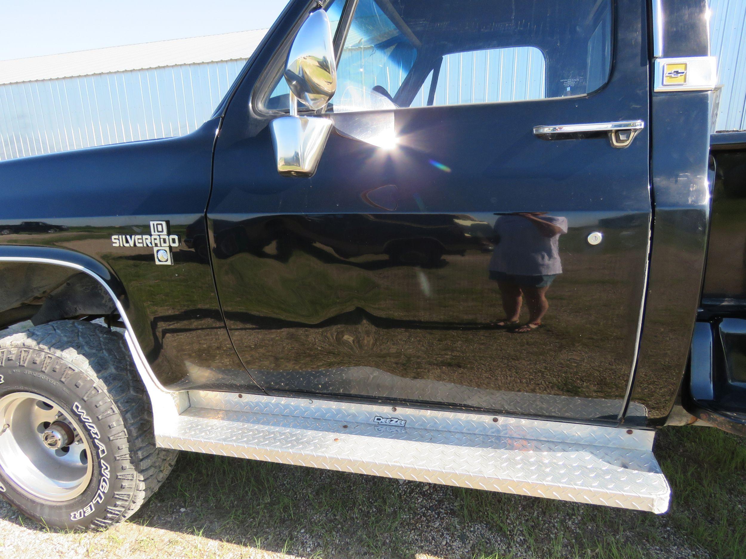 1983 Chevrolet Silverado 1/2 ton Step side Pickup