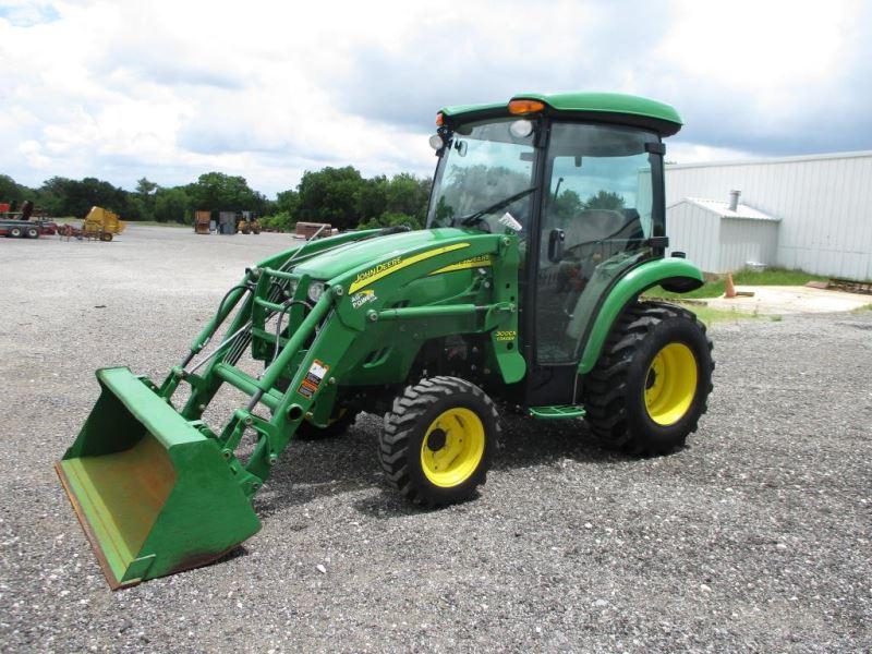 John Deere 3520 with loader SN 1LV3520HPBH740918