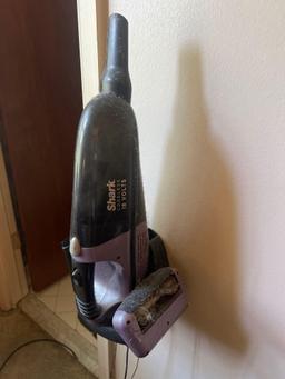 shark cordless vacuum B3