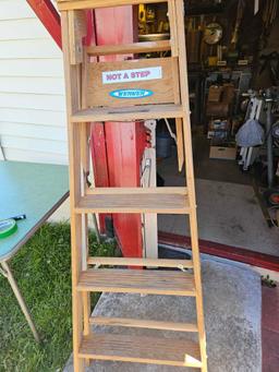 Werner 5 ft.wood step ladder