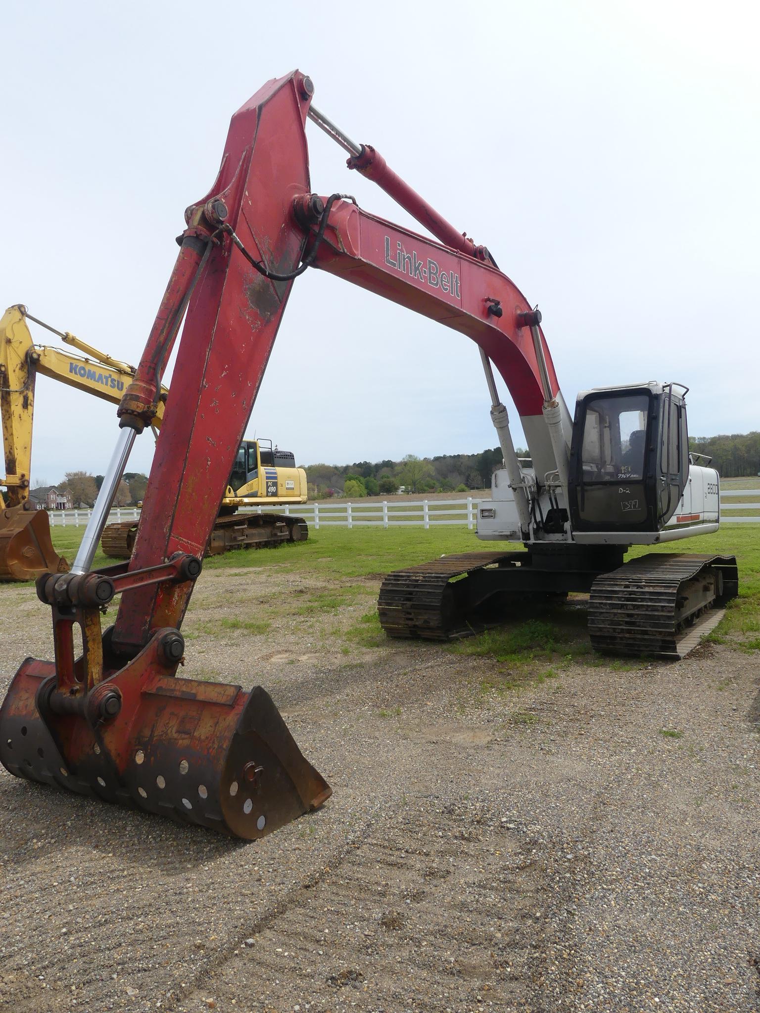 1998 Linkbelt 2800 Quantam Excavator, s/n E6I8-0638: Encl. Cab, Meter Shows