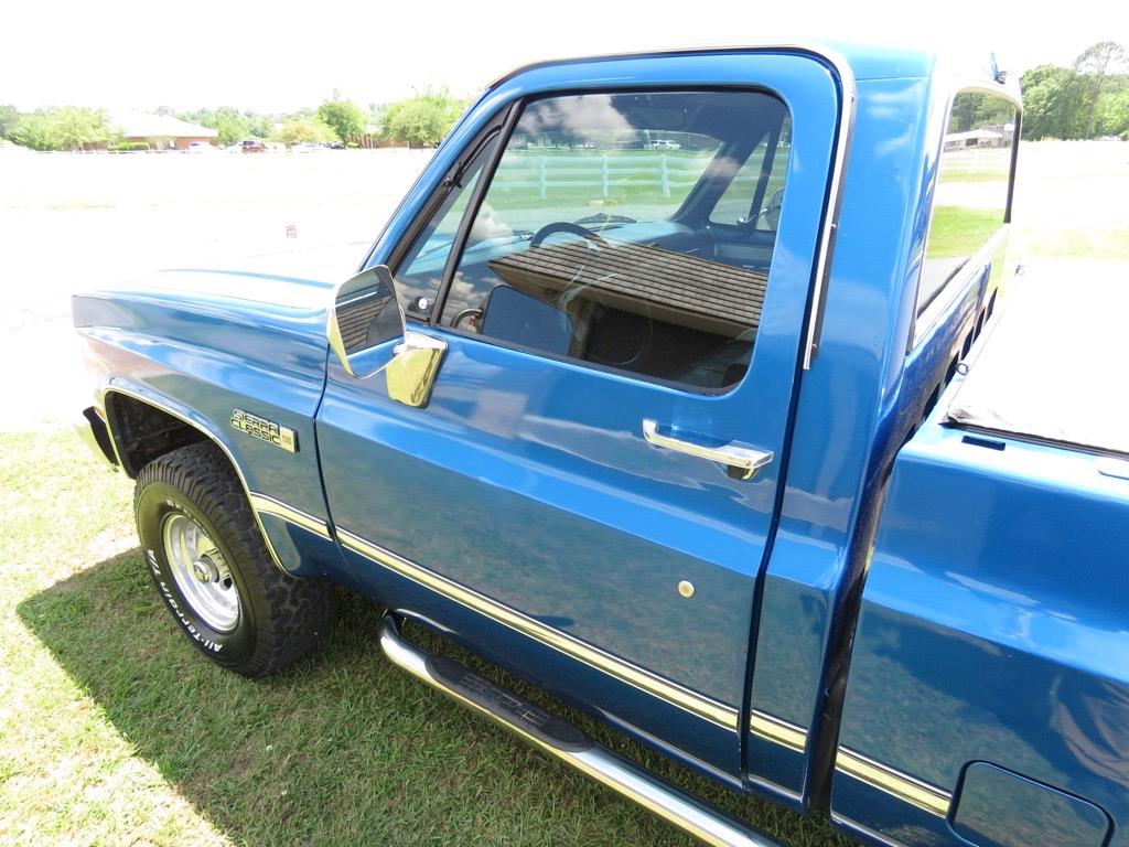 1984 GMC Sierra Classic 4WD Pickup, s/n 2GTEK14H7E1518429: SWB, 350 Eng., F