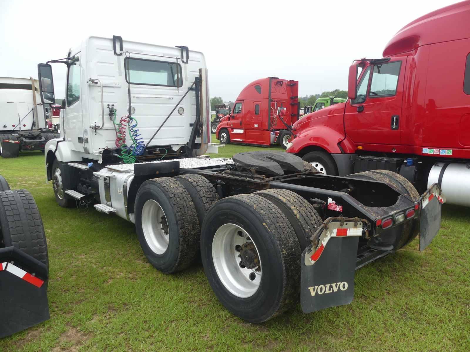 2015 Volvo VNL64300 Truck Tractor, s/n 4V4NC9EHXFN183732: Day Cab, D13 455h