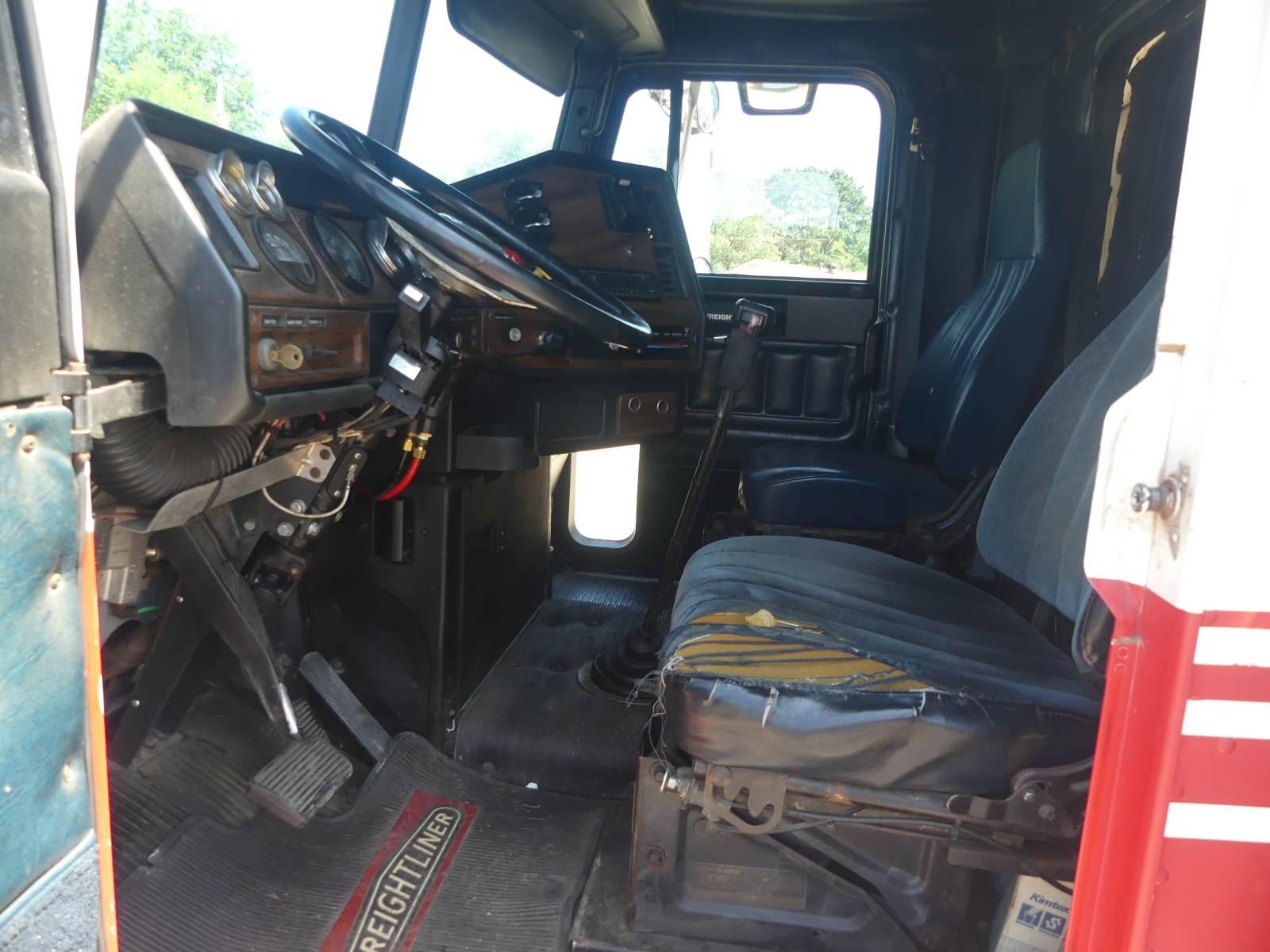 1989 Freightliner FLD120 Truck Tractor, s/n 2FUYDDYB8KV332507: T/A, Sleeper