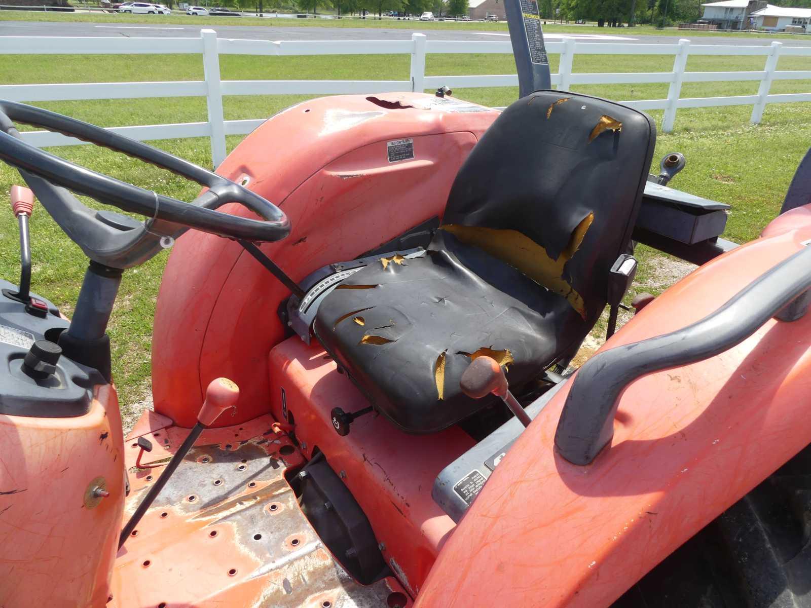 Kubota MX4700 Tractor, s/n 11552: 2wd, Rollbar, 3PH, Drawbar, PTO, Meter Sh