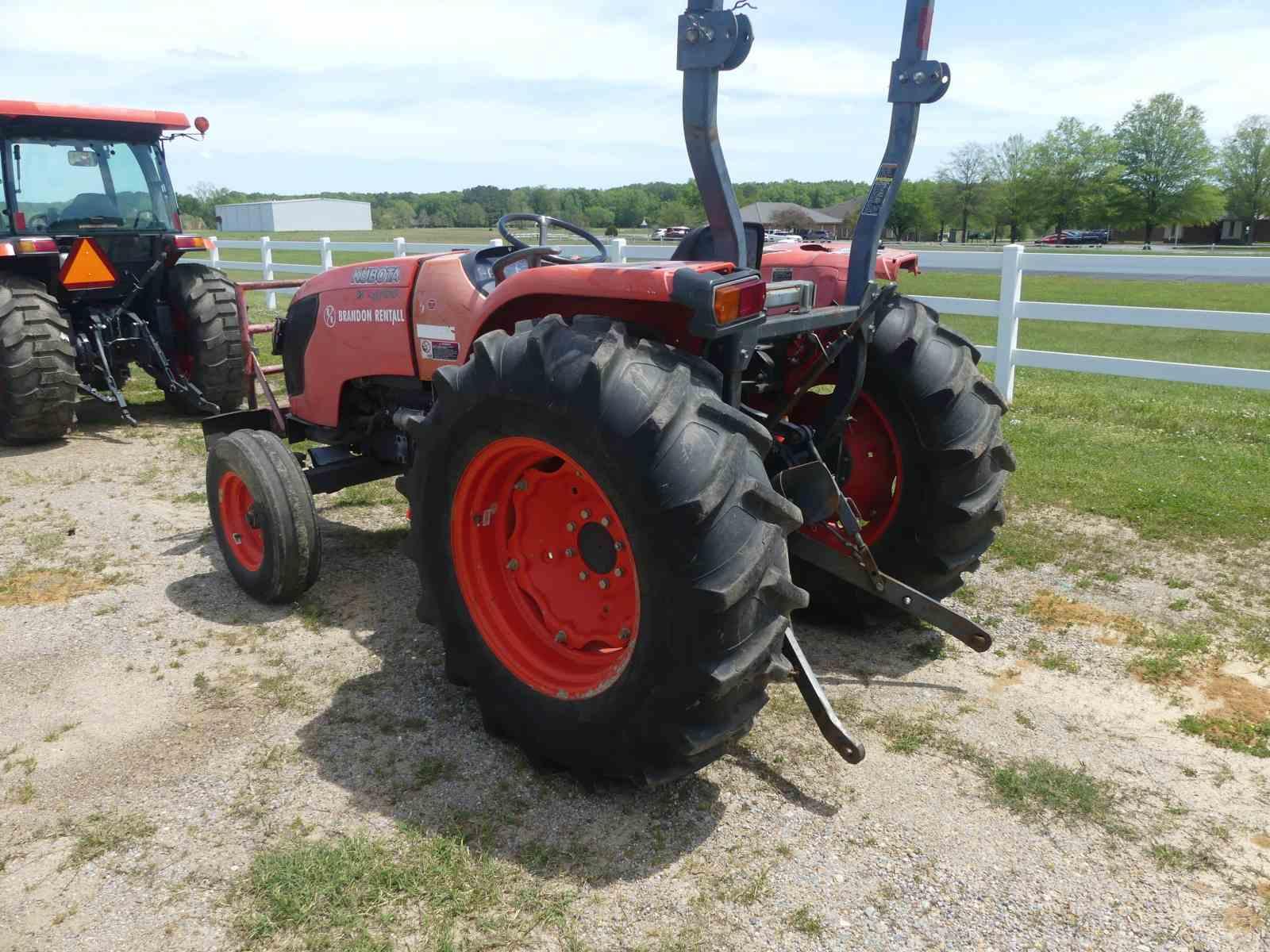 Kubota MX4700 Tractor, s/n 11552: 2wd, Rollbar, 3PH, Drawbar, PTO, Meter Sh