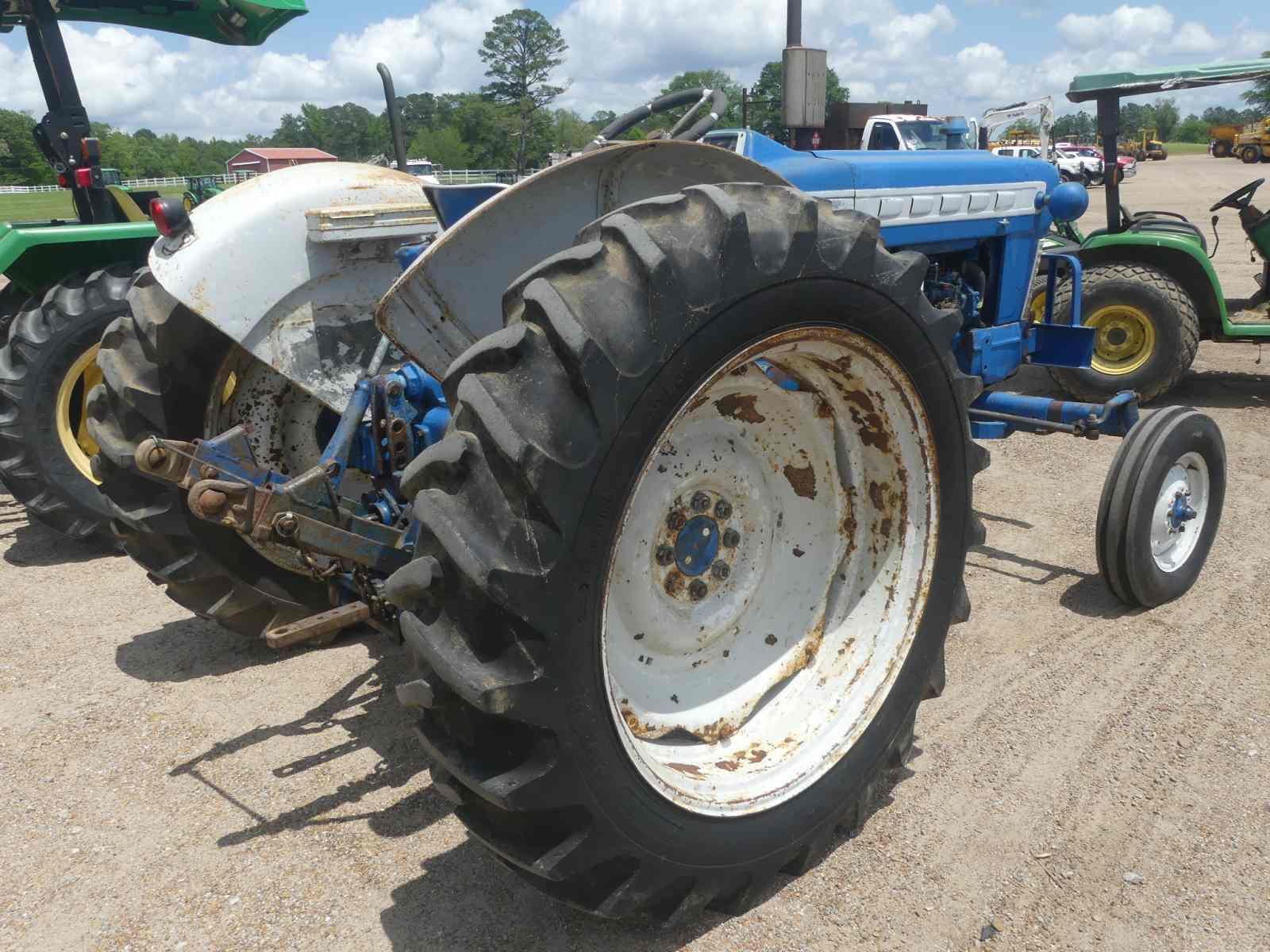 Ford 5000 Tractor, s/n C118054: 2wd, PTO, Drawbar