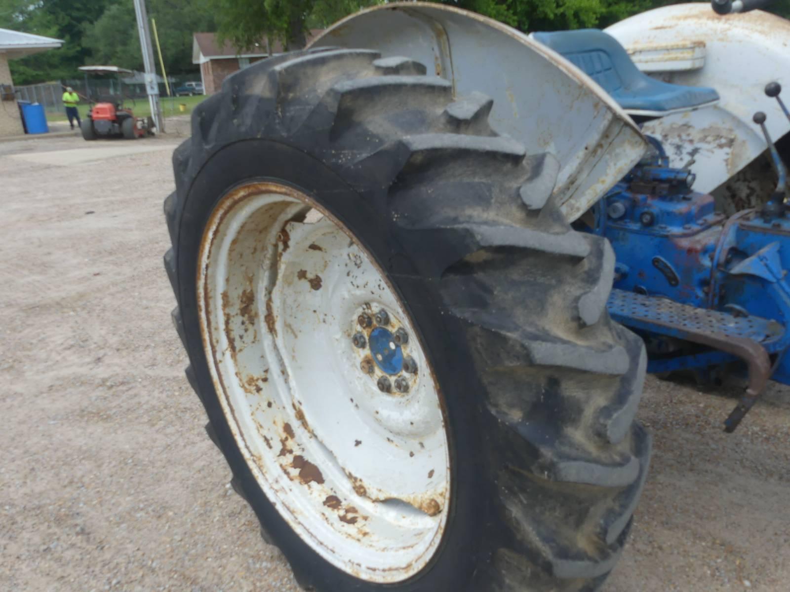 Ford 5000 Tractor, s/n C118054: 2wd, PTO, Drawbar