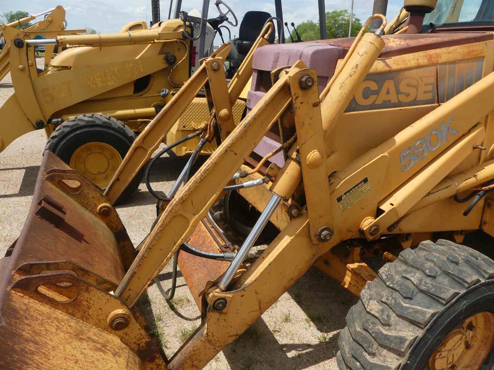 Case 580K Loader Backhoe, s/n JJG0018481: Meter Shows 9520 hrs