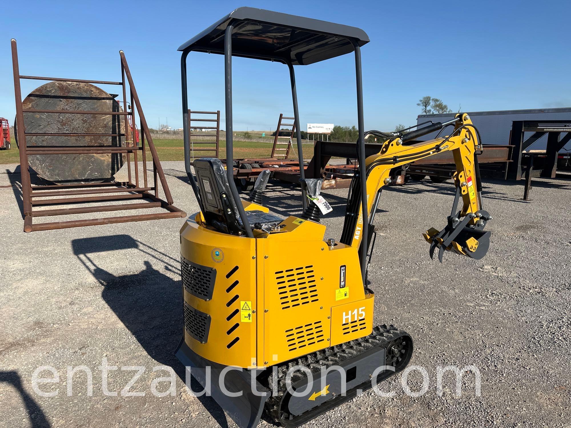 AGT INDUSTRIAL MINI EXCAVATOR, MODEL CE-H15,