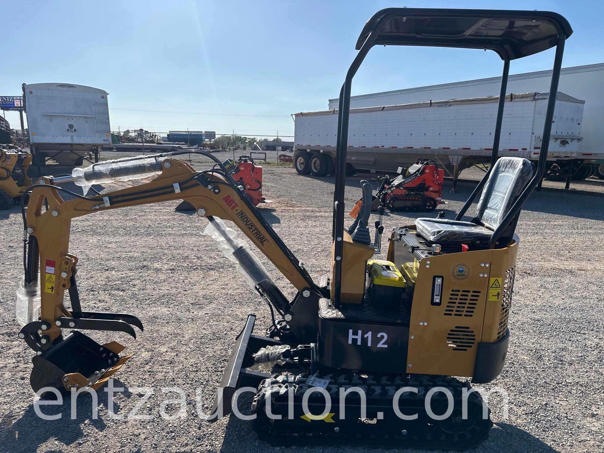 AGT INDUSTRIAL MINI EXCAVATOR, MODEL CE-H12,