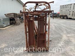 MANUAL CATTLE SQUEEZE CHUTE