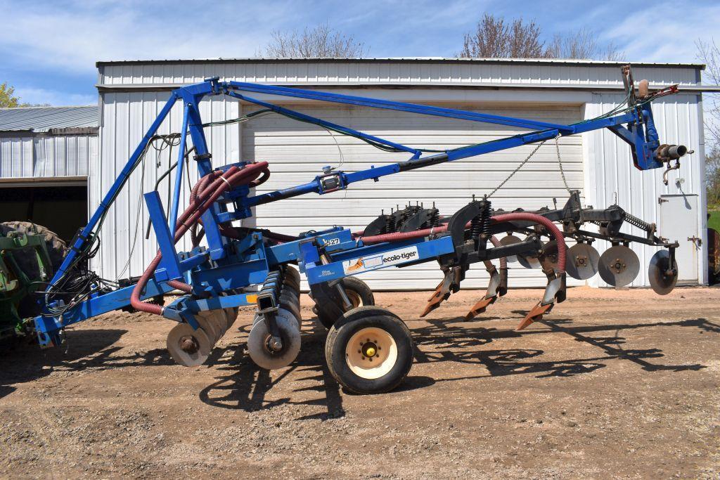 DMI 527 Ripper Setup With Hydro Engineering Manure Drag Line System, 5 Shank Injector,