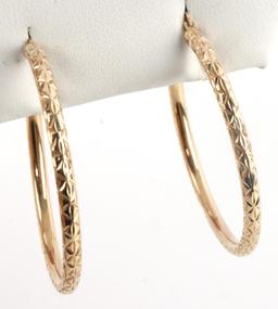 10KT DIAMOND CUT HOOP EARRING 1.4 GRAMS