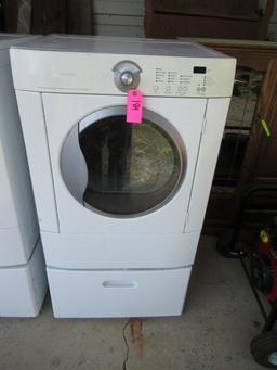 FRIGIDAIRE DRYER ON PEDESTAL