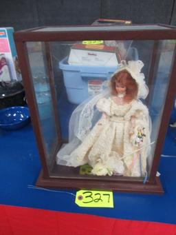 BRIDE DOLL IN SHOWCASE  16 T