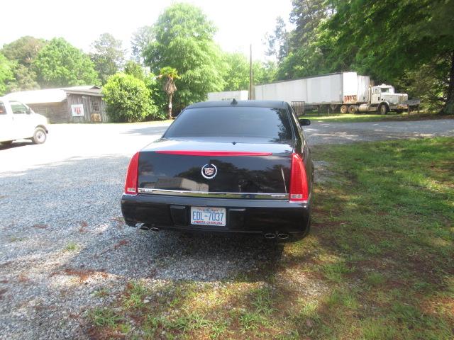 2011 CADILLAC LIMOSINE IN EXCELLENT CONDITION