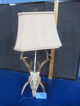 ANIMAL SKULL TABLE LAMP