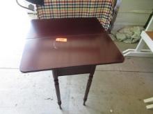 DROP LEAF TABLE  30 X 31 X 31