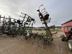 John Deere 960 Field Cultivator