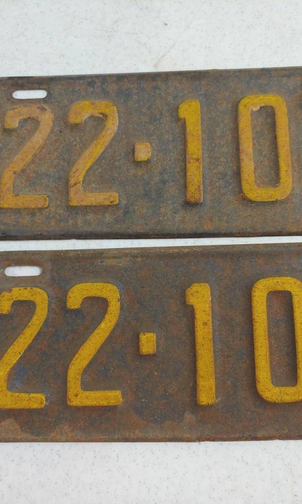 Wisconsin 1931 license plates- pair