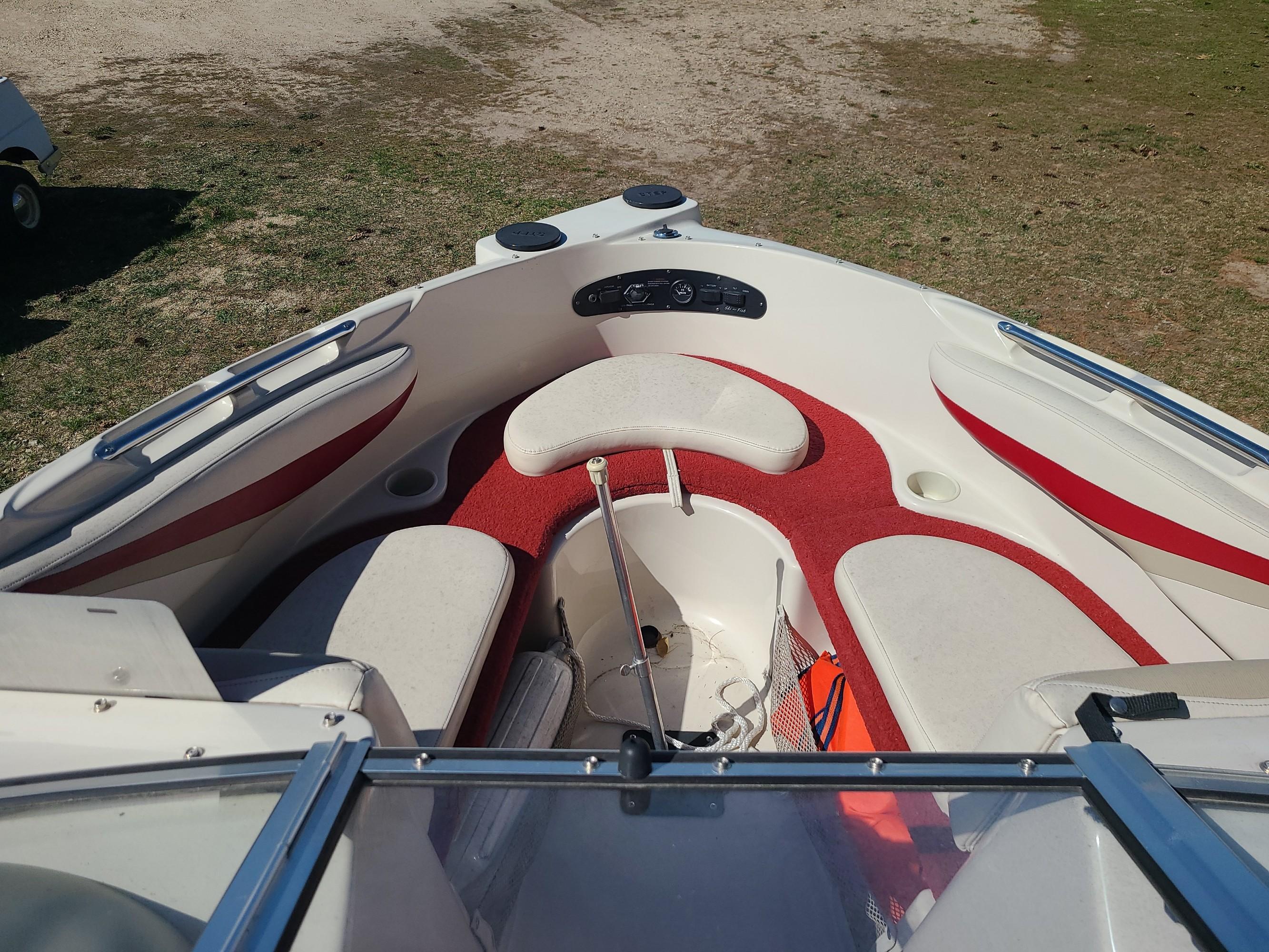 2000 GLASSTRON 20 FT INBOARD-OUTBOARD BOAT.