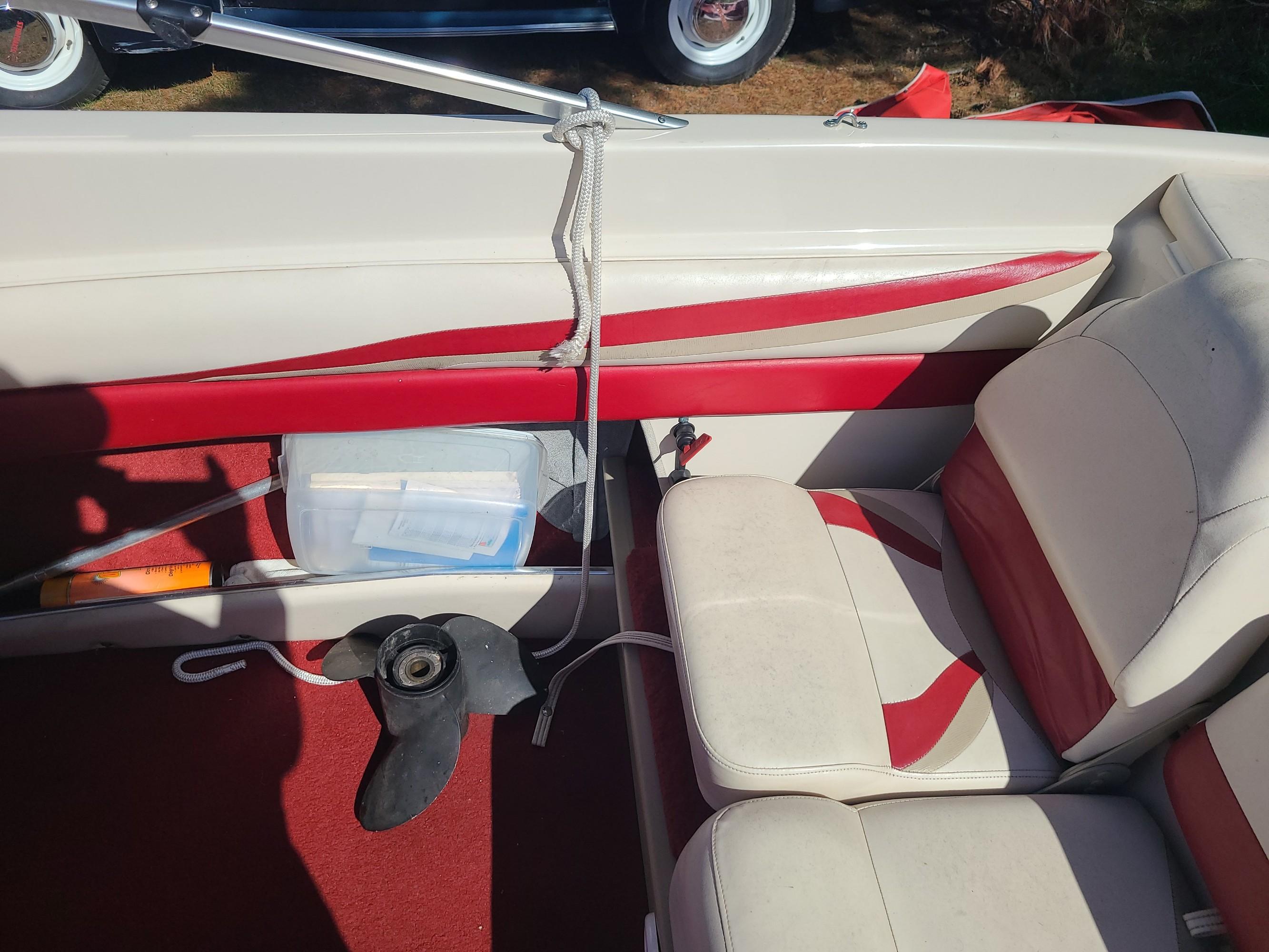 2000 GLASSTRON 20 FT INBOARD-OUTBOARD BOAT.