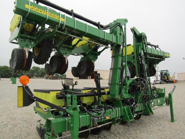 1992 1720 JOHN DEERE STACKFOLD 12 ROW PLANTER 2013 MODEL XP 12 ROW 30'' S/N:1A01720REDM755192