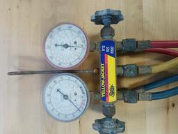 Yellow Jacket Test & Charging Manifold / Good Condition