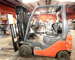 Toyota Forklift, Model: 8FGU18, 3 Stage,  3,500 Lb Capacity, Side Shift, 1475 Hours, 15 ft Reach