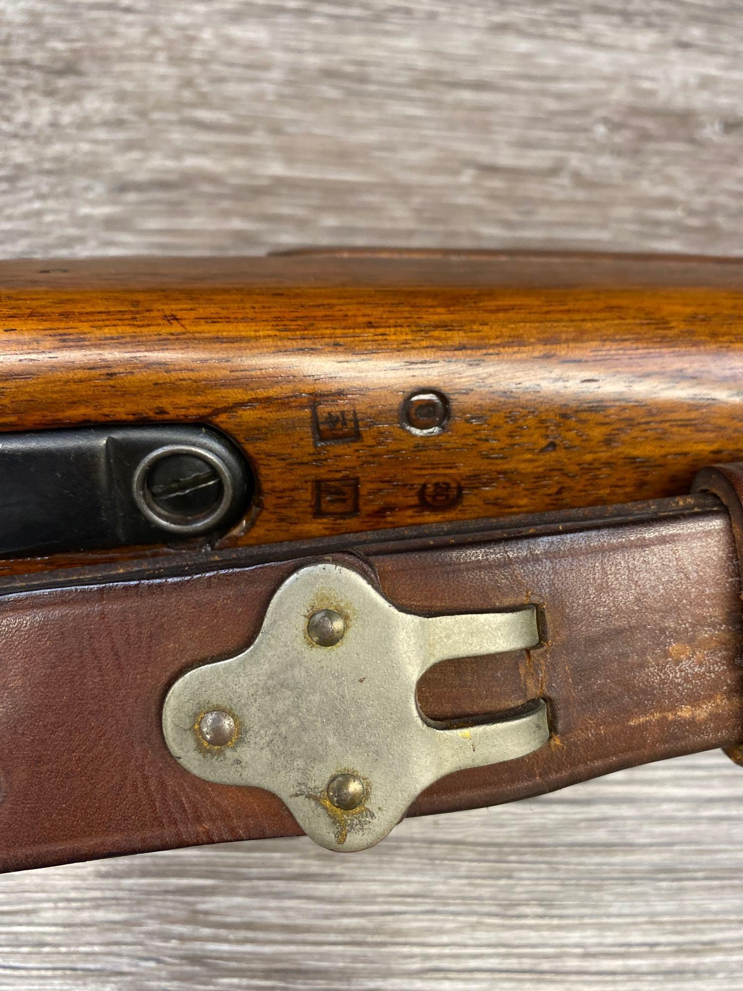 U.S. REMINGTON MODEL 03-A3 .30-06 CAL. BOLT-ACTION RIFLE (CIRCA 1942). W/LEATHER SLING