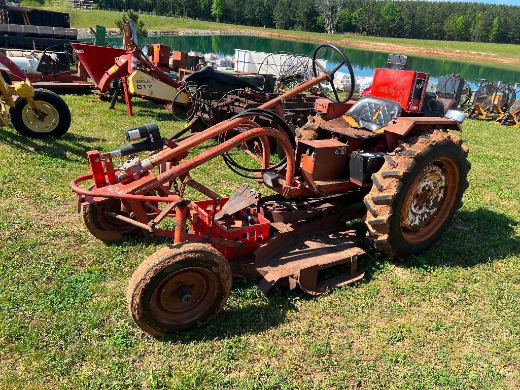 ALLIS CHALMERS G TRACTOR (RUNS & DRIVES)