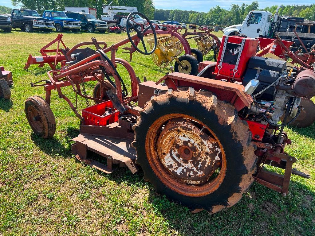 ALLIS CHALMERS G TRACTOR (RUNS & DRIVES)