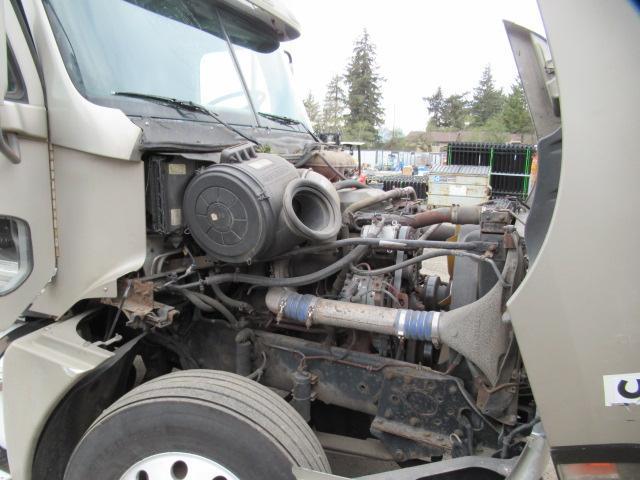 2004 FREIGHTLINER CENTURY CLASS S/T TANDEM AXLE SLEEPER CAB