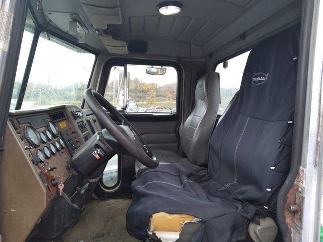 2005 PETERB 330-SERIES CAB AND
