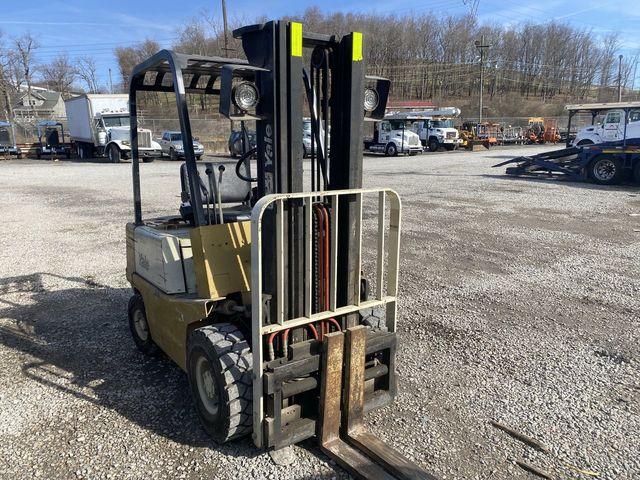 1900 YALE 357A FORK LIFT