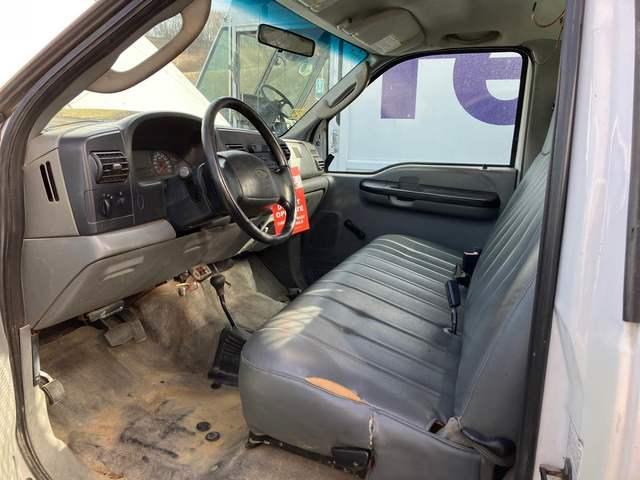 2006 FORD F 450 STAKE BODY