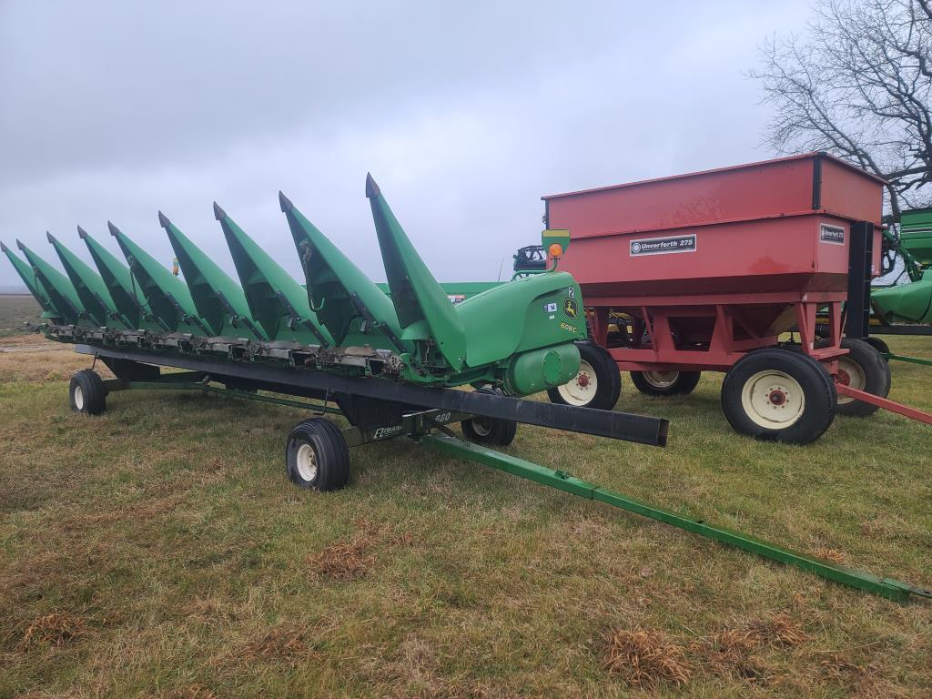 John Deere 608C 8-Row Corn Header