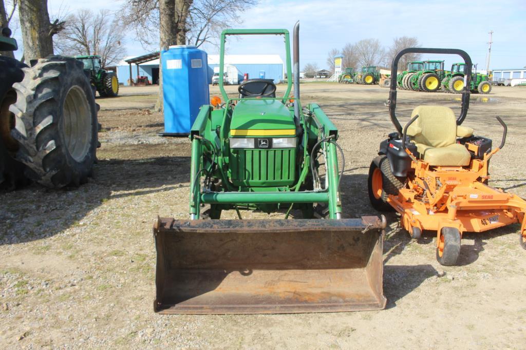 John Deere 770 MFWD Tractor w/ Front End Loader