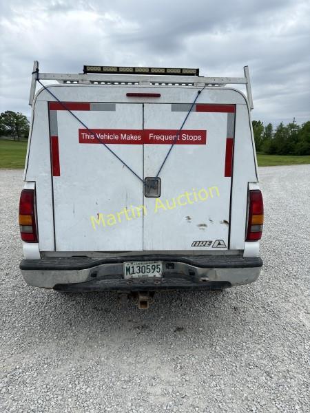 2002 Chevrolet C25 Silver  Carryall VUT