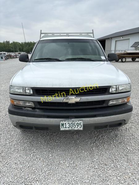 2002 Chevrolet C25 Silver  Carryall VUT