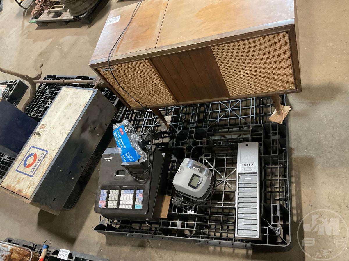 A PALLET OF ANTIQUE RECORD PLAYER TIME CLOCK AND CASH